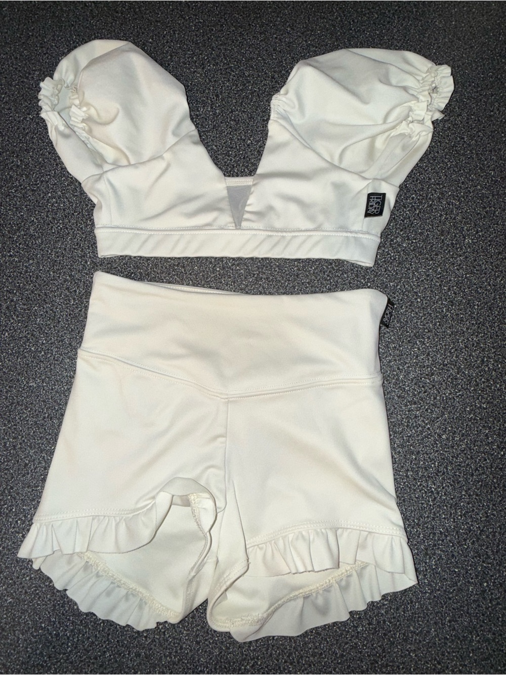 Tiger Friday Dance White Set 2 Piece Size Child X-Large Crop Top w/ Puff Sleeve